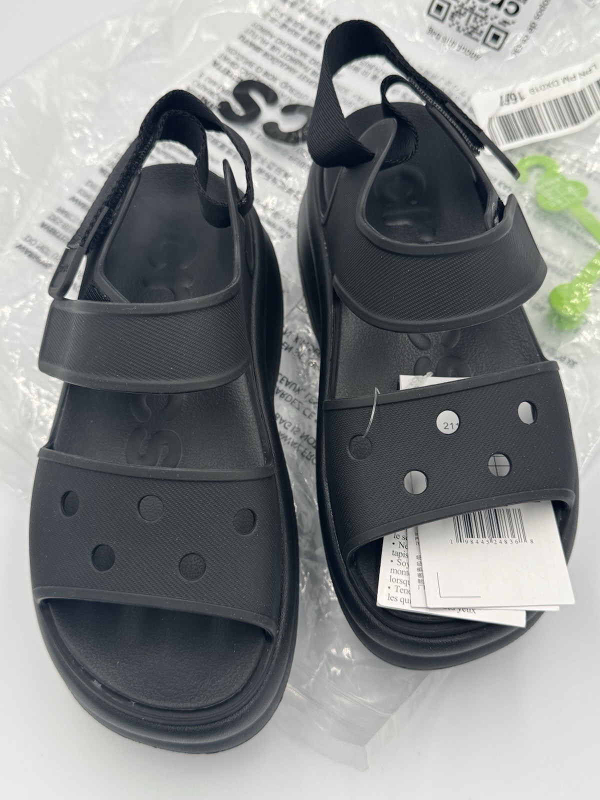 Crocs Soho Y Strap Platform Sandals Black Women’s 4 NWT 211755-001