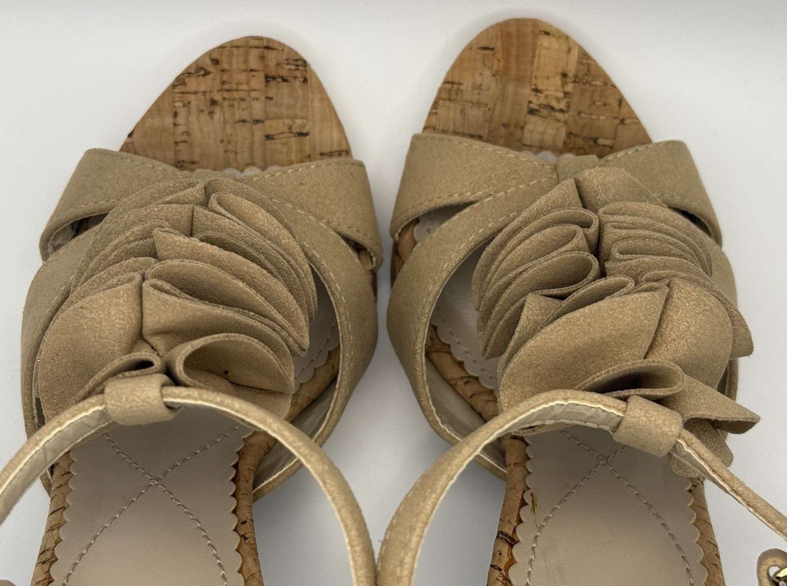 Suede Ruffled Cork Platform Sandals Heels Beige Sz 6M FIN Japan 09-7359 Feminine
