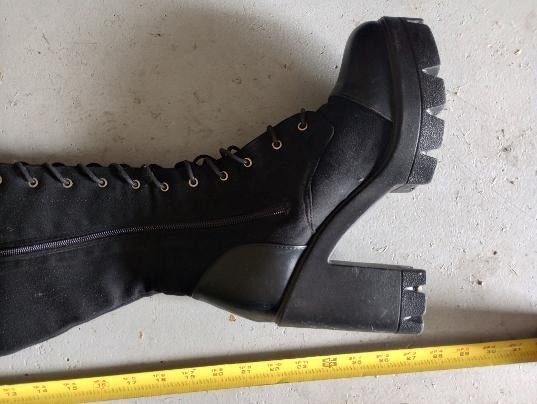WOMEN’S LACE UP BOOTS – KNEE/THIGH HIGH SIZE 10 – BLACK SUEDE