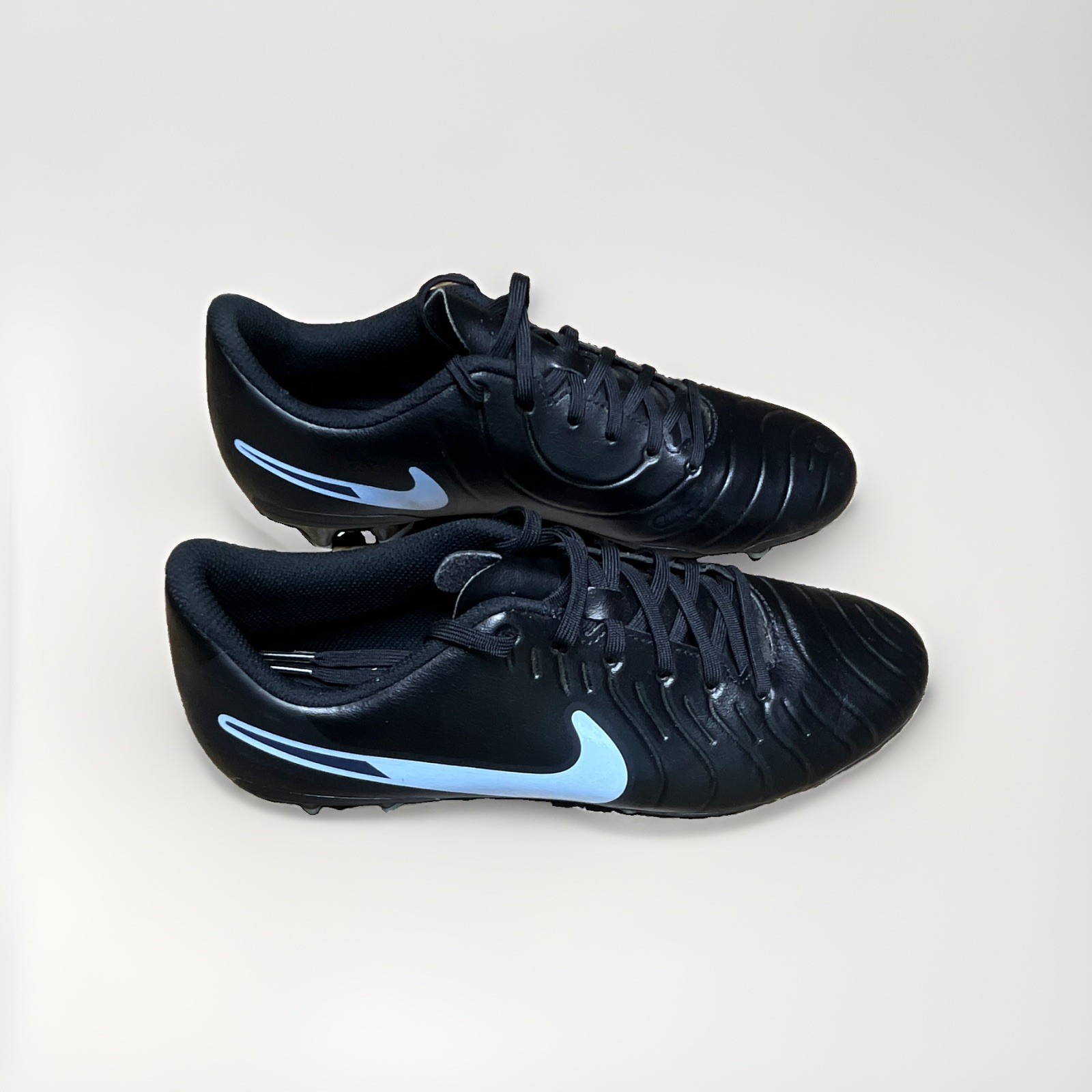 Nike Men’s Soccer Cleats Low Top Lace-Up Black/Blue Plastic Molded Studs