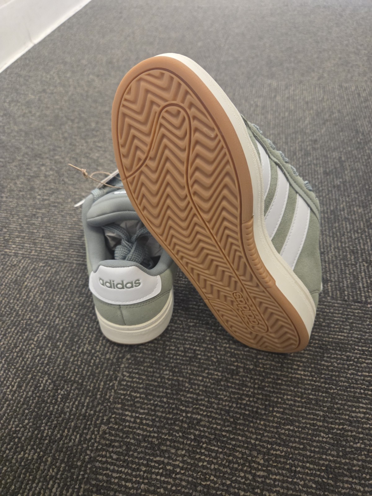 adidas Grand Court Alpha 00s Women’s Low Top Lace-Up Sneaker Silver Green JR3143