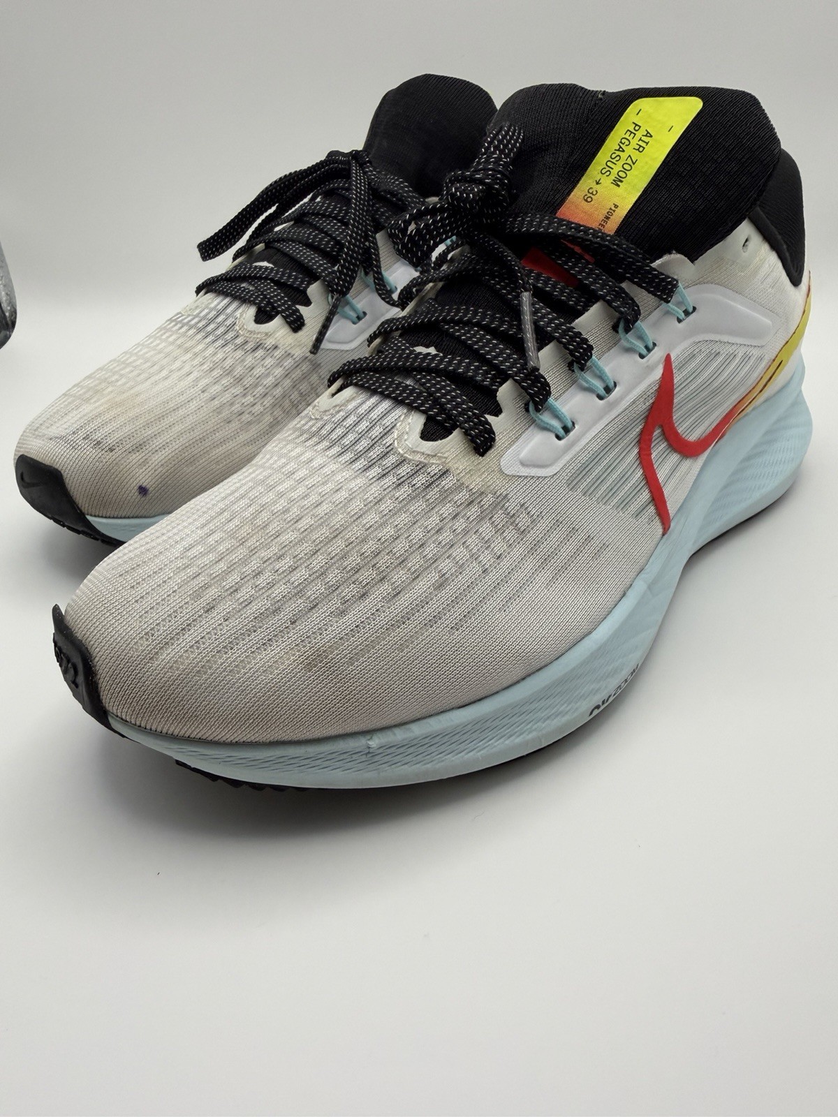 Nike Air Zoom Pegasus 39 Women’s Size 9 White Crimson Volt Running Shoes