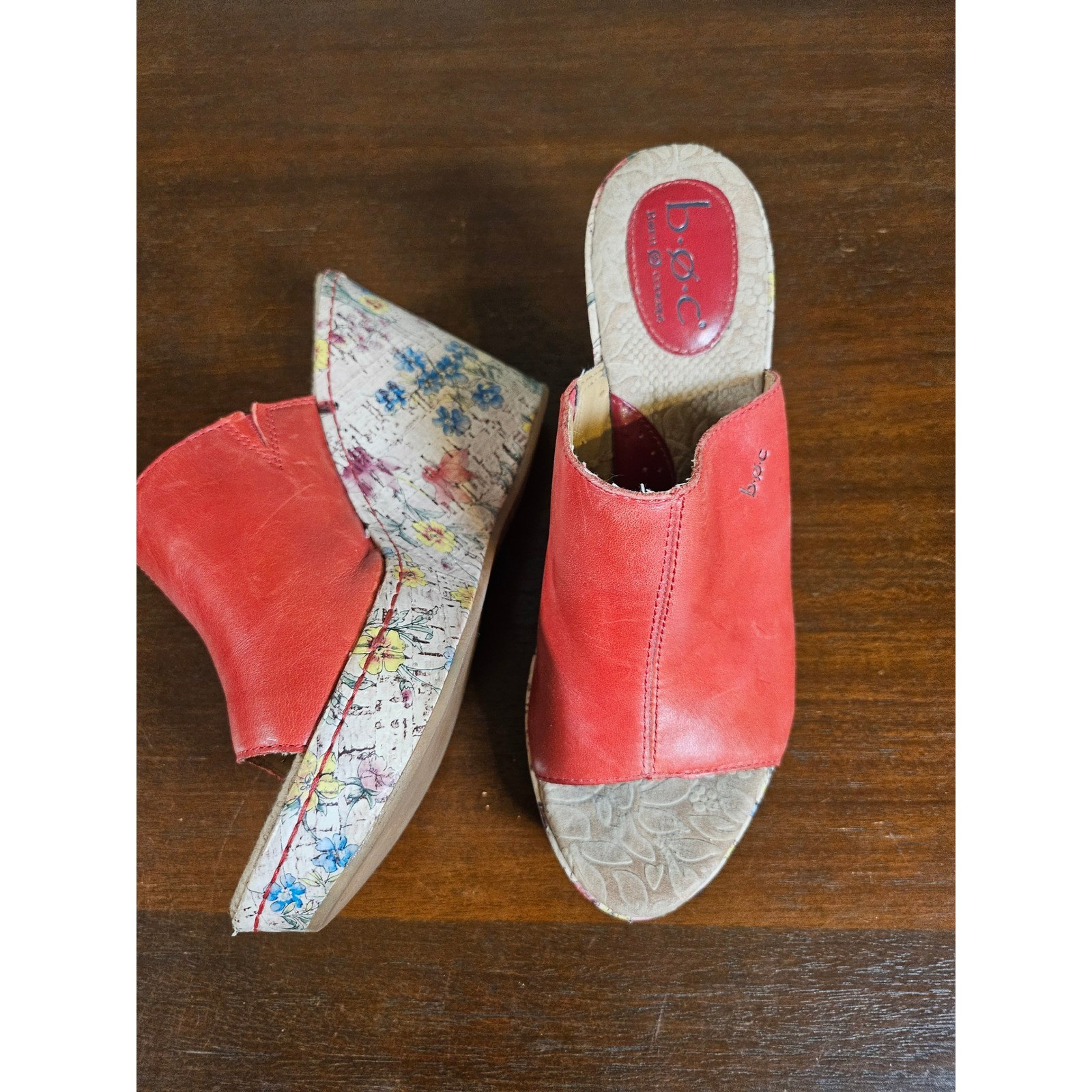 b.o.c. Wedge Sandals Womens 9 Red Floral Cork Print Leather Open Toe Mules