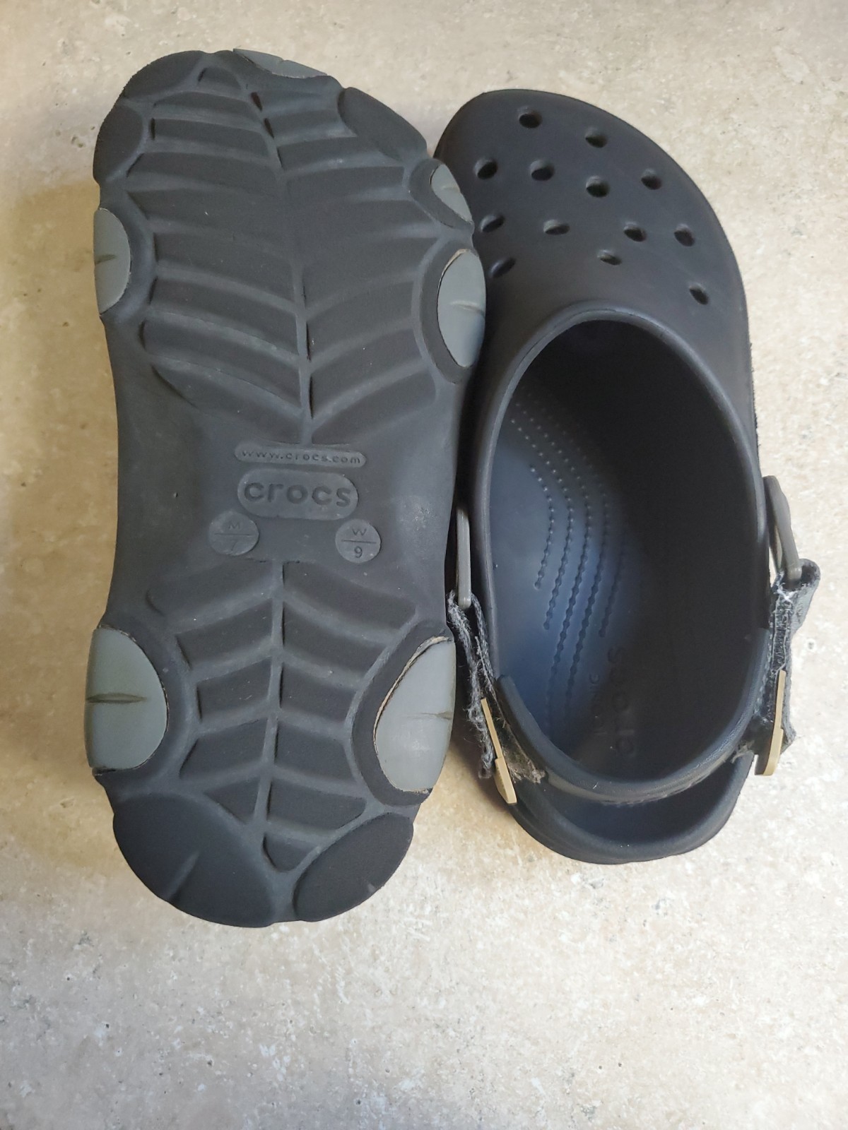 Crocs Iconic Comfort Black Clogs Size M7 W9 Pre-Owned Casual Shoes