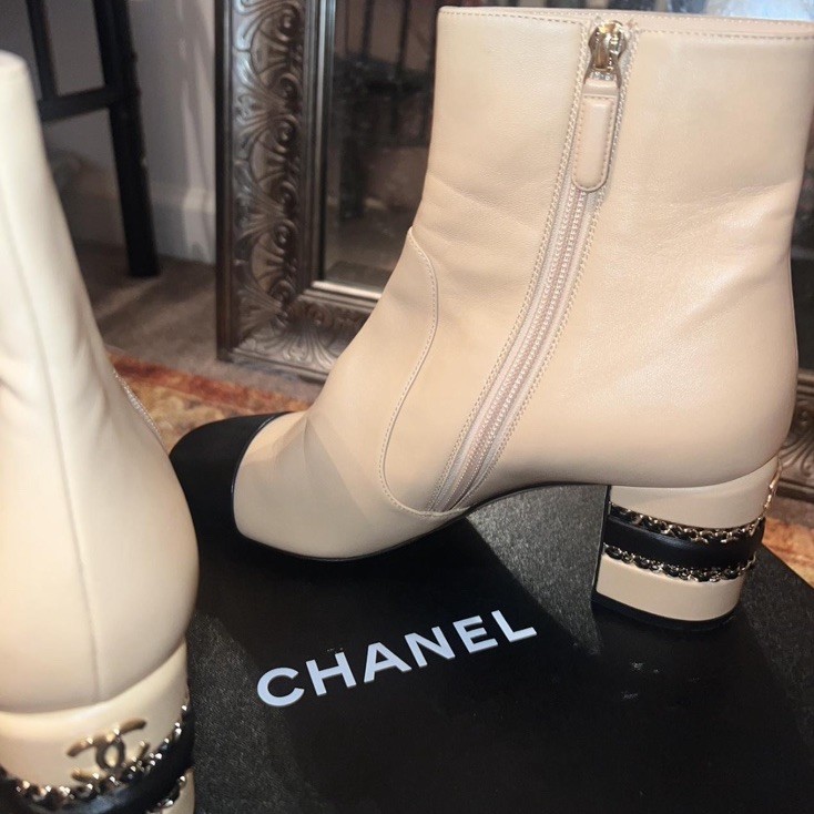 CHANEL G36655 Leather Cap Toe Ankle Boots Zip Logo Chain Beige/Black 38.5