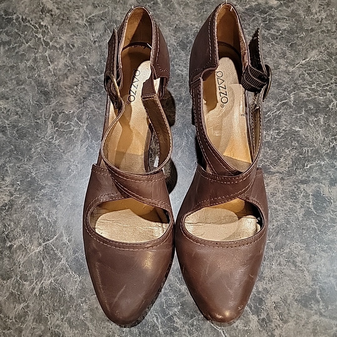 PAZZO Brown Leather Upper 2″ Heels Pumps 8.5 Pointed Toe Criss Cross Straps
