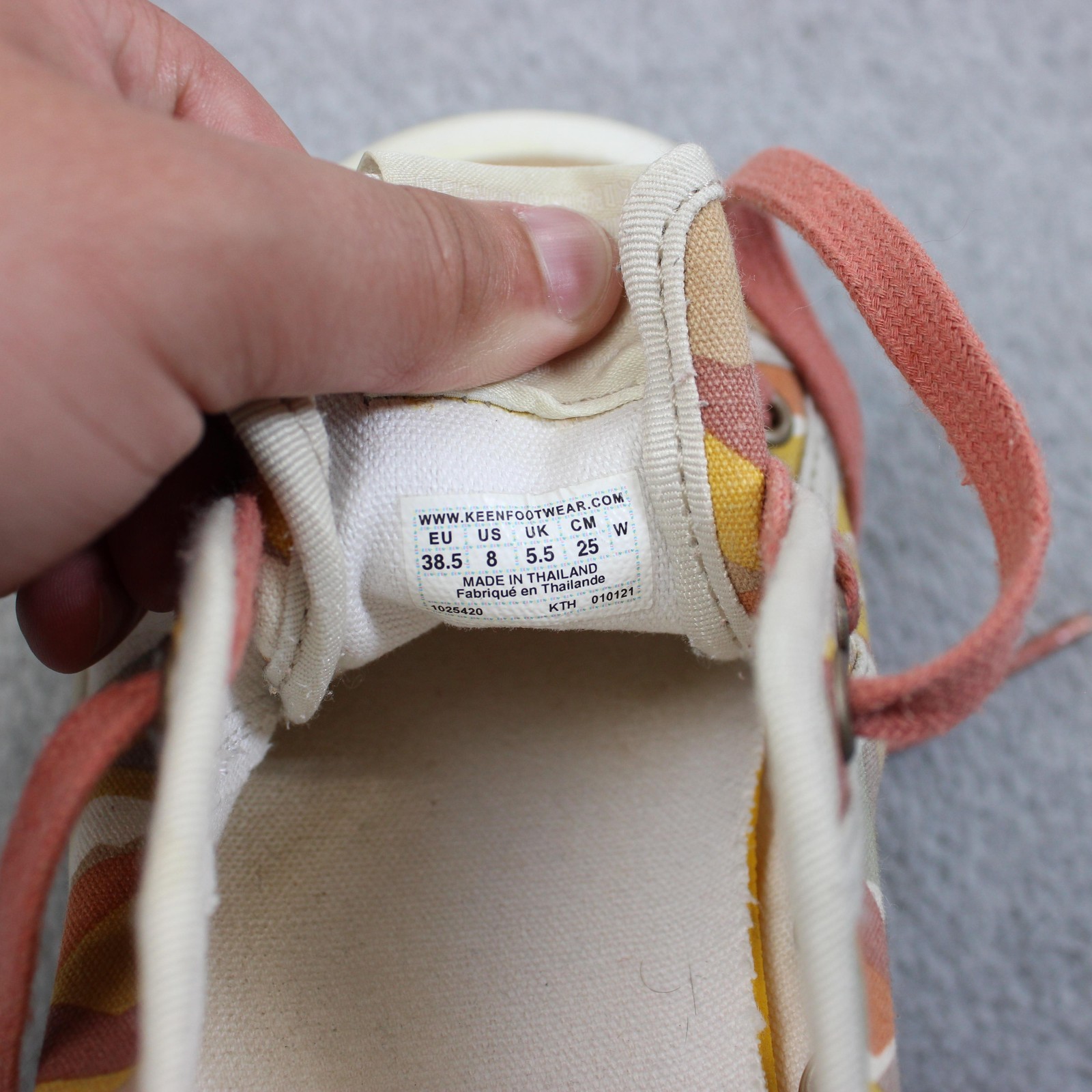 KEEN Shoes Women 8 Multicolor Camo Striped Canvas Lace Up Sneaker Comfort Walk