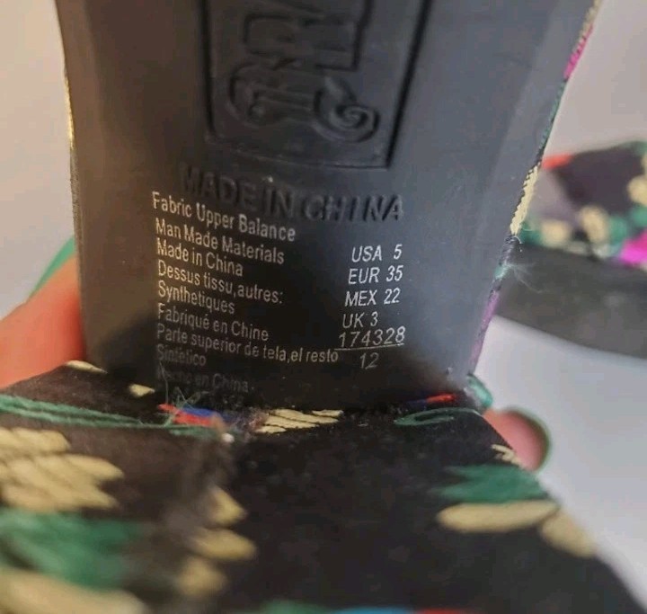 Trash Sz 5 Black Multicolor Floral Embroidery Open Toe Sandals Chunky Heel Party