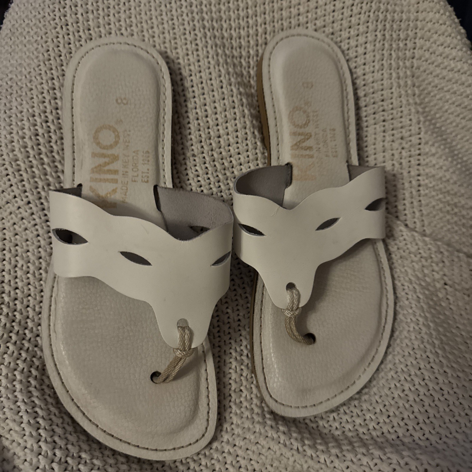 Kino Key West White Leather Thong Sandals Women’s Size 8 M USA Scalloped