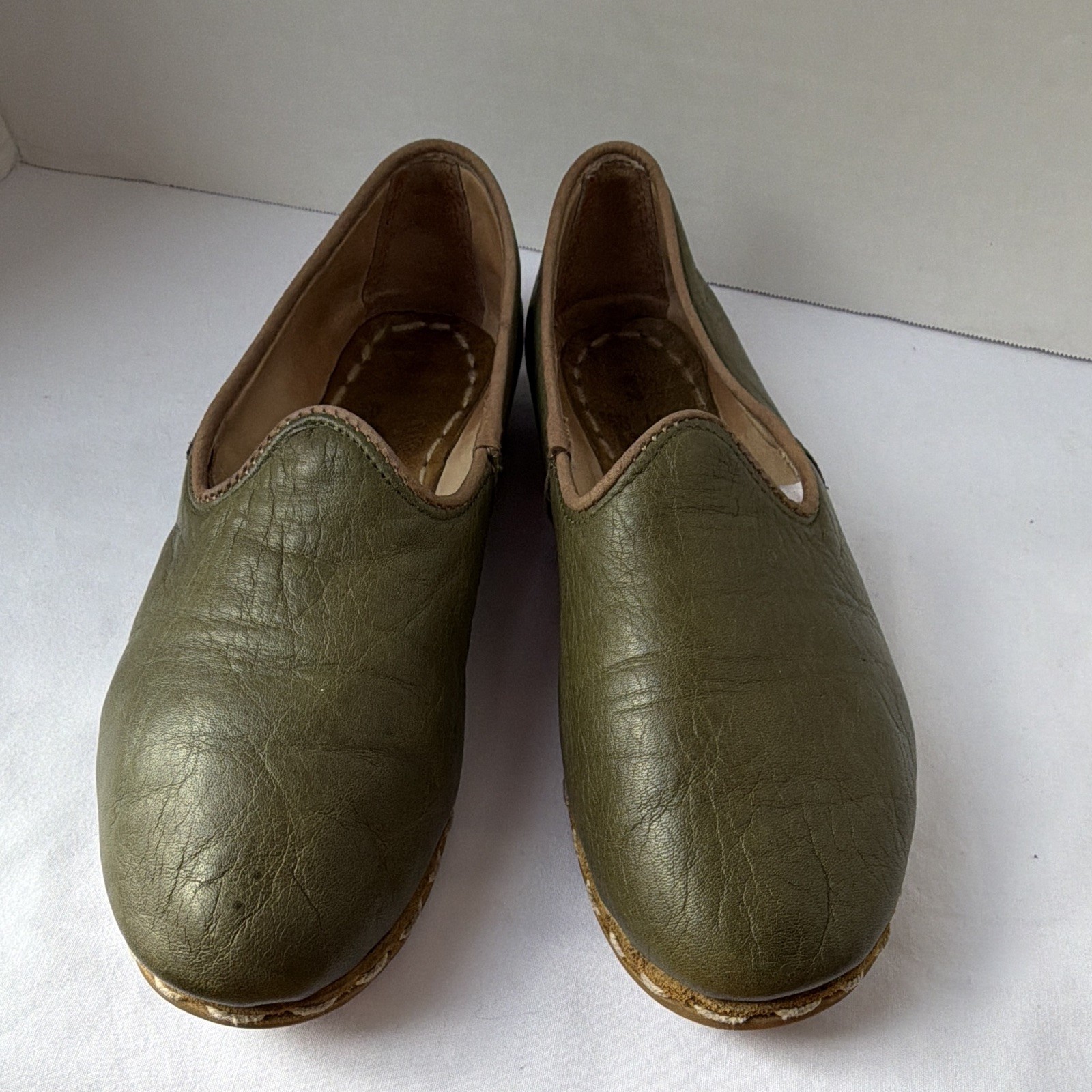 Sabah Green Leather Slip-On Flats Round Toe Stitched Womens US 7.5 EU 38