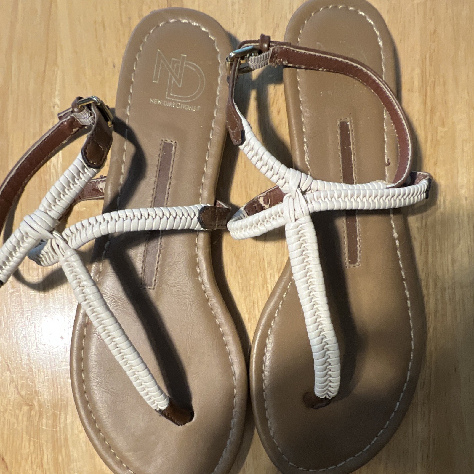 New Directions Women’s Brown/White Leather Thong Sandals Buckle Ankle Strap 8.5