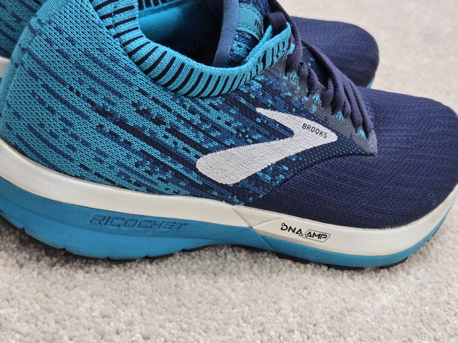 Brooks shoes women 7 B ricochet running walking DNA amp cushion turquois blue