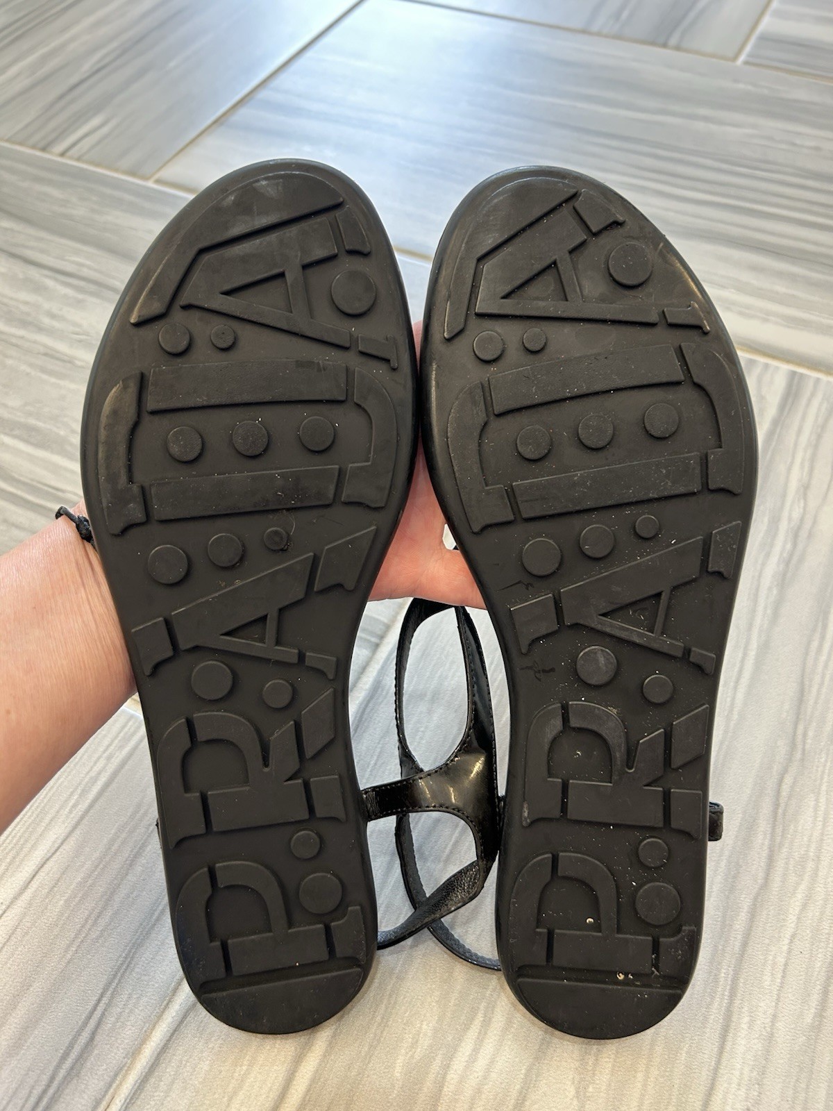 PRADA Black Leather Flat Sandals Logo Emblem On Front Sz 39