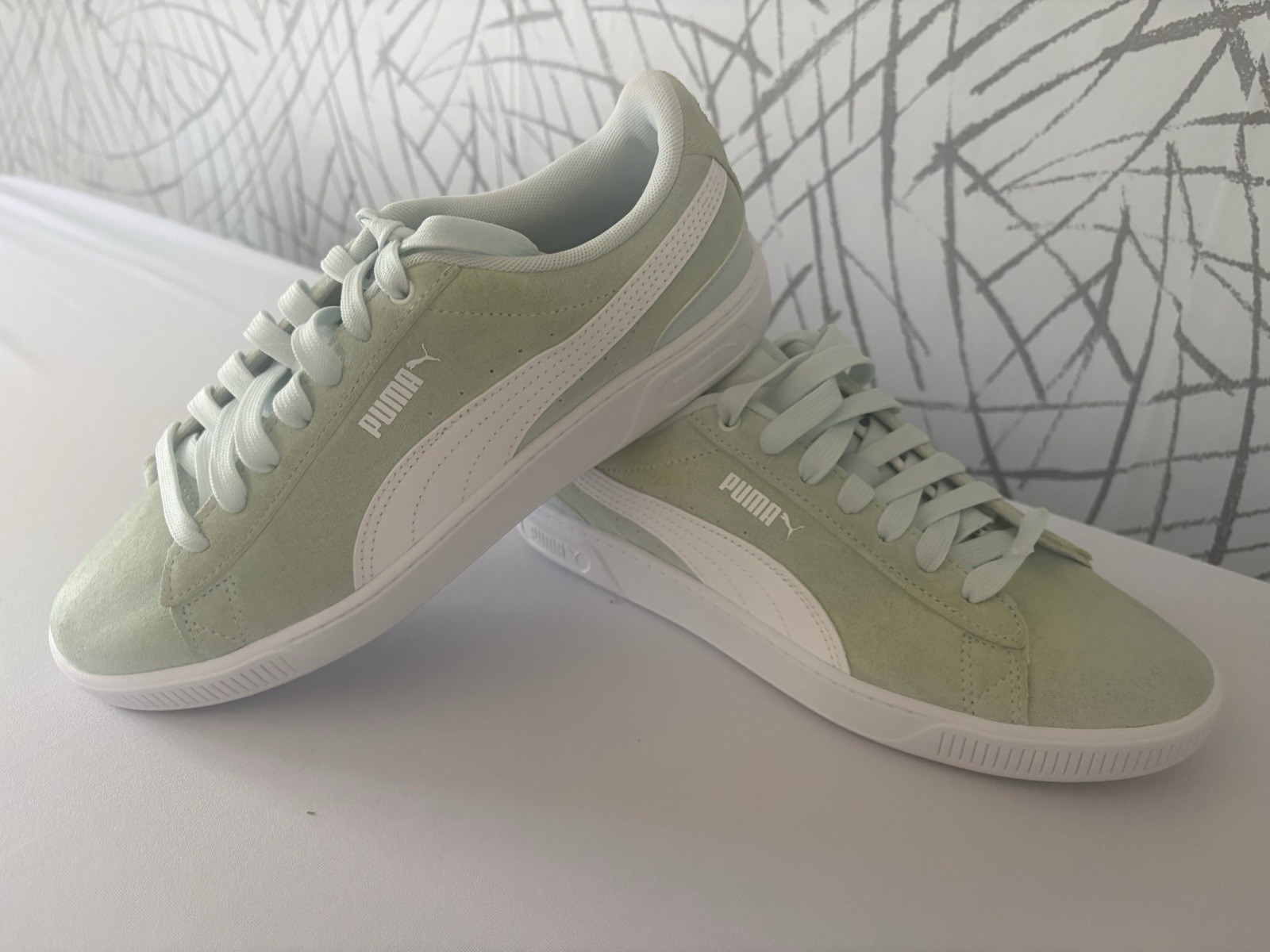 Puma Smash V2 Women’s Light Green. Size 7.5