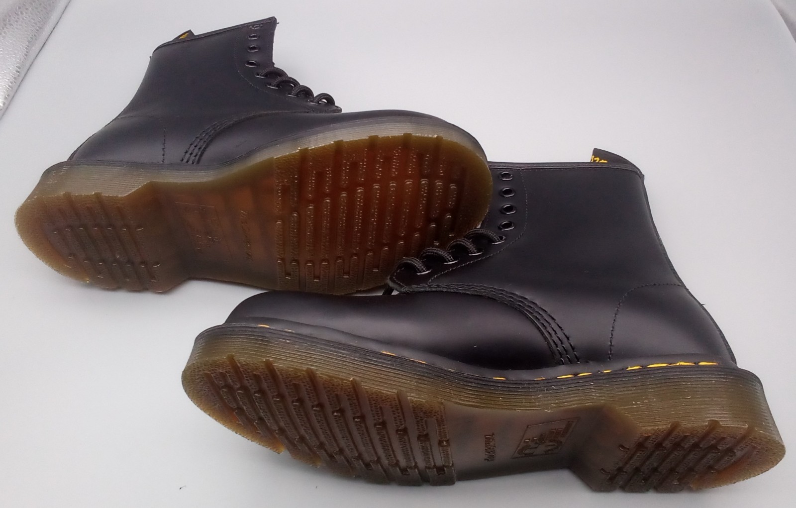 Dr. Martens Women’s1460 Smooth Leather 8-eye boots Sz: 4 Mens, Sz: 5 W New box