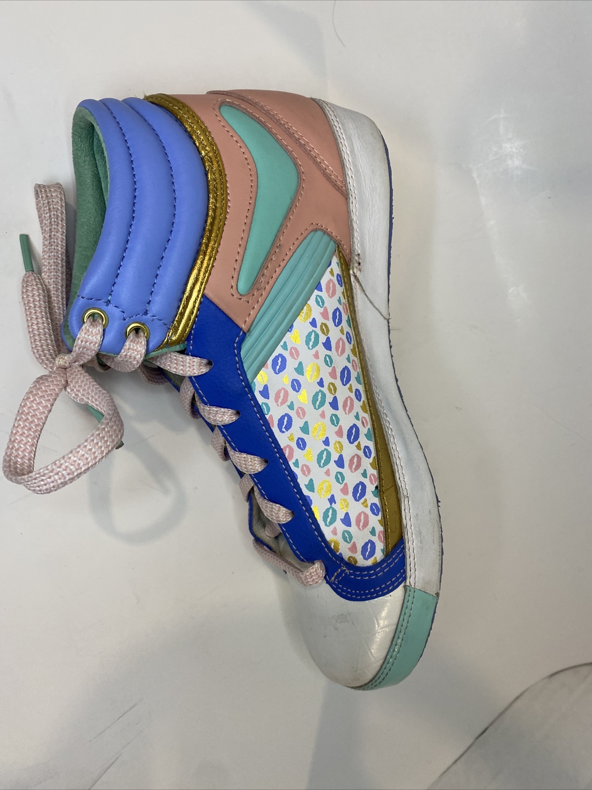 Love Pastry’s Women’s Shoes size 9 high tops Dance Hiphop Blue Green Pink Kisses