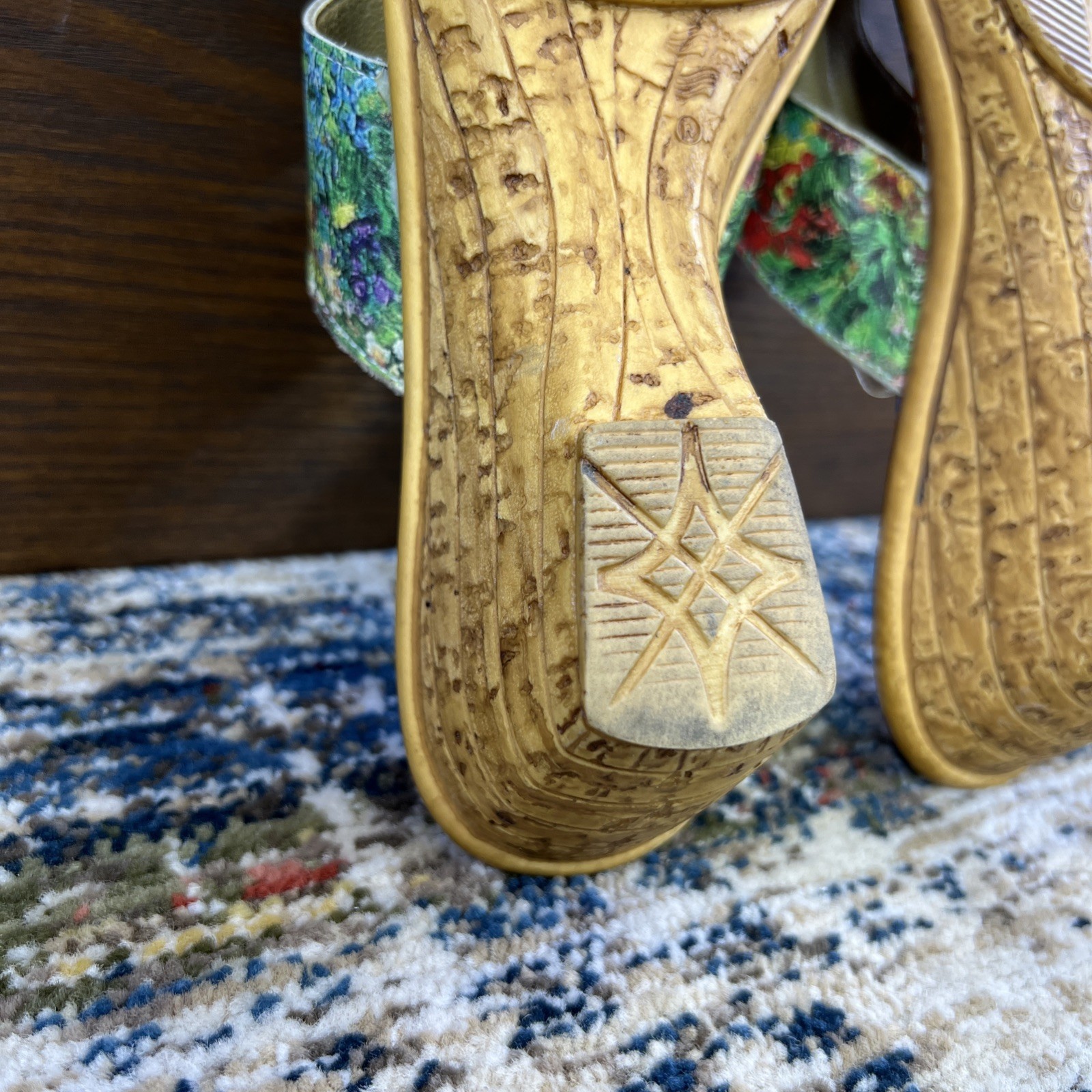 ICON Wearable Art Women Dancing Leather Wedge Sandals Womens Sz 6M