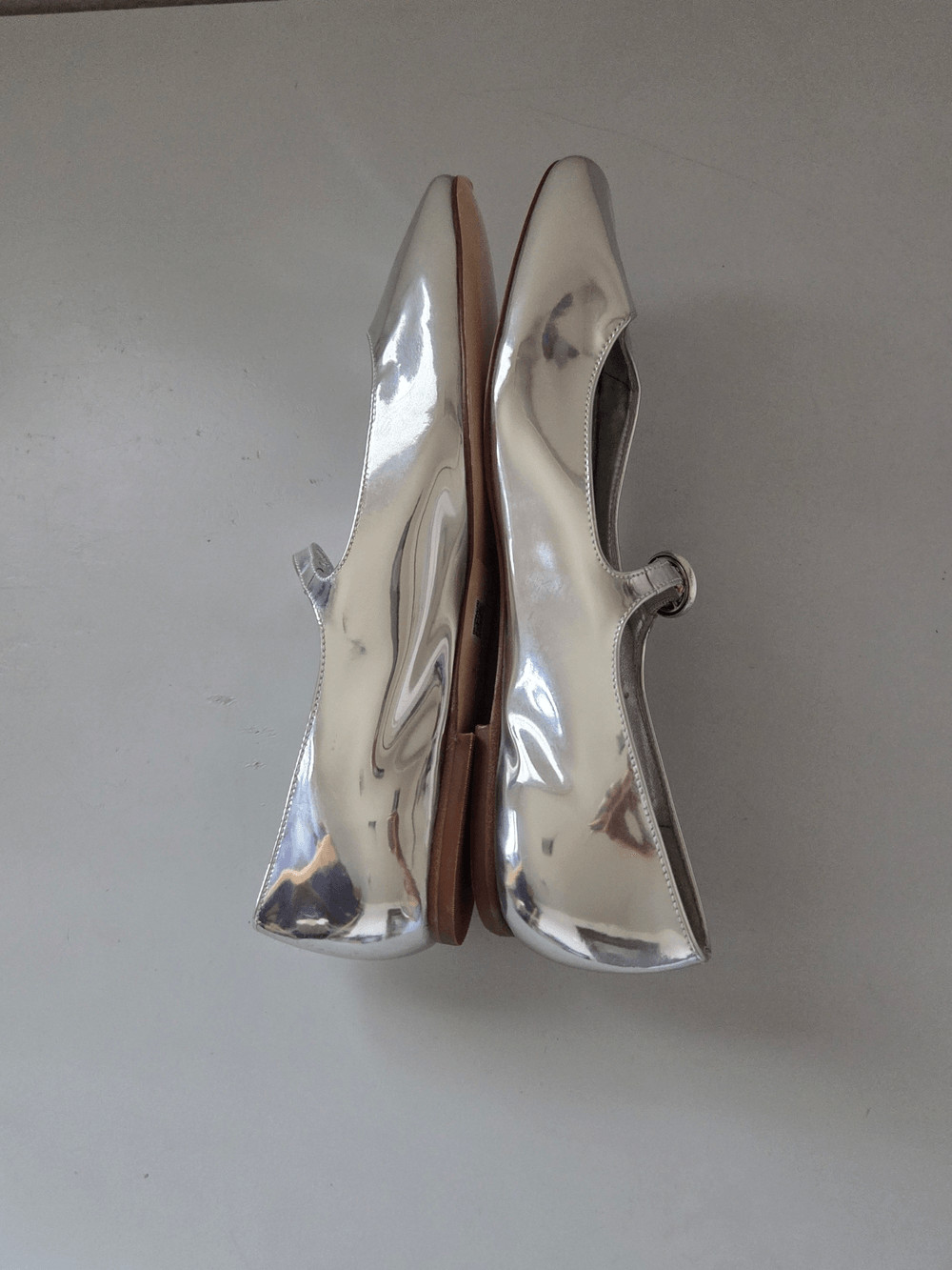 Larroude Blair Ballet Flats in the vibrant Silver Specchio Women’s 7.5 $325