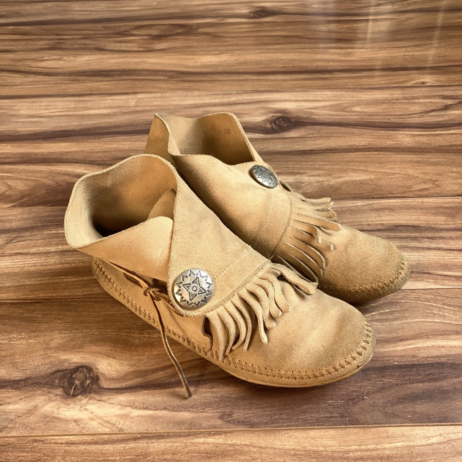 Minnetonka Moccasin Shoes Womens 7 Beige Fringe Suede Western Boho Leather