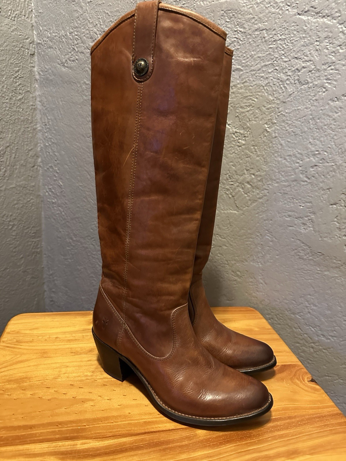 Womens Frye 76575 JACKIE BUTTON Tall Cognac Leather Distressed Riding Boots Sz 8