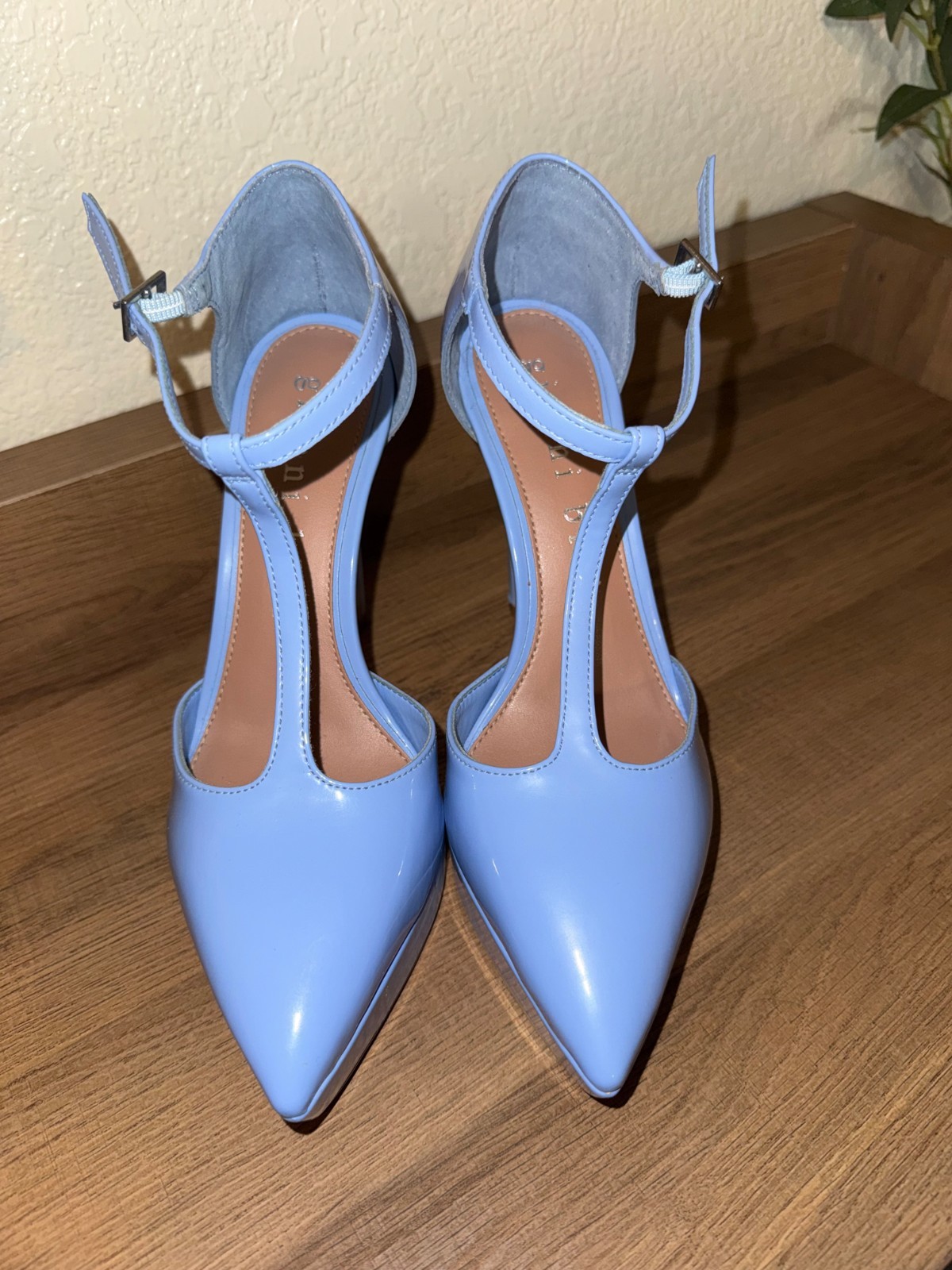 Gianni Bini Blue Blainee Patent Platform T-Strap Pumps Brand New Size 6