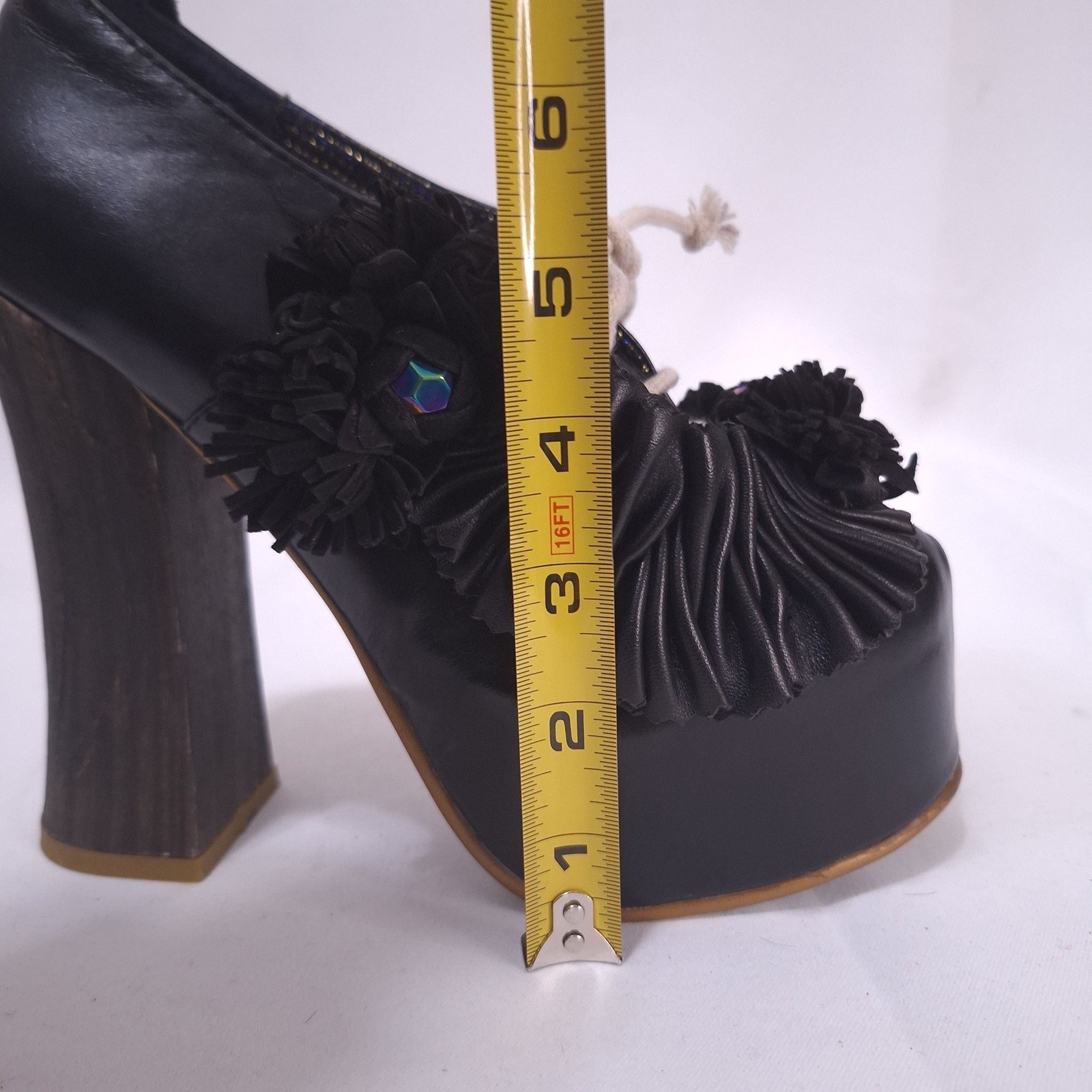 Irregular Choice Pertrisha Leather Floral Ruffle Platform Heels Womens 6.5 Black