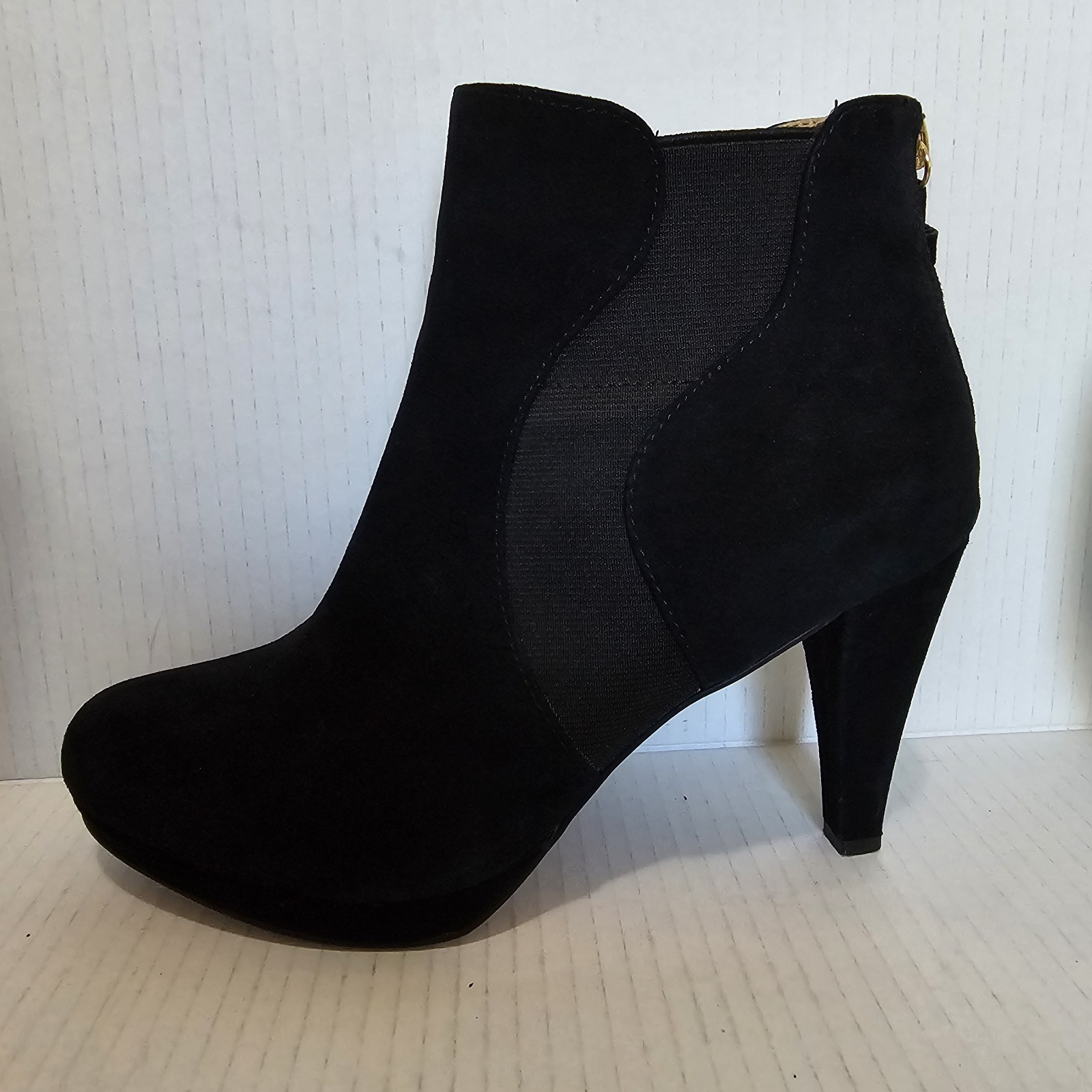Adrienne Vittadini Pami Black Suede Leather Heeled Booties Sz 8 Fall winter