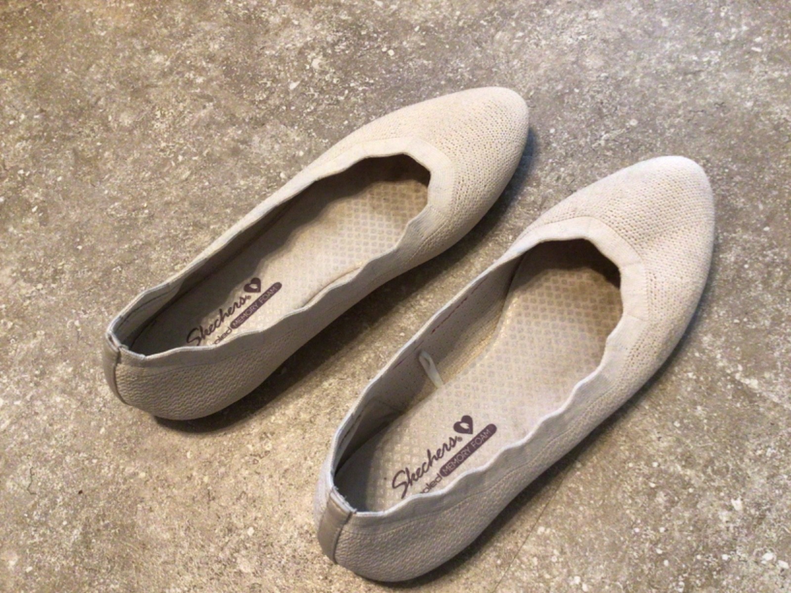 Skechers Women’s Woven Knit Flats stretch fit Air Cool Memory Natural color. 8.5