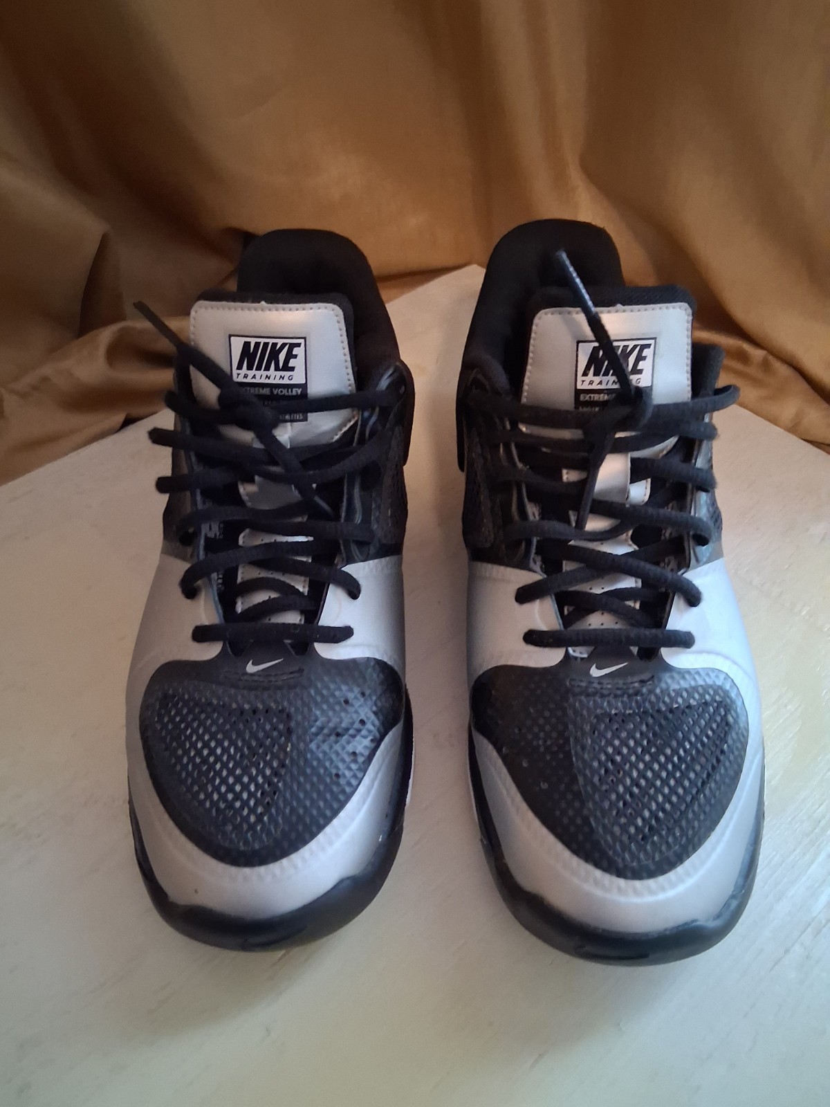 Nike Sneakers Unisex- 10 Women/ 8 Men