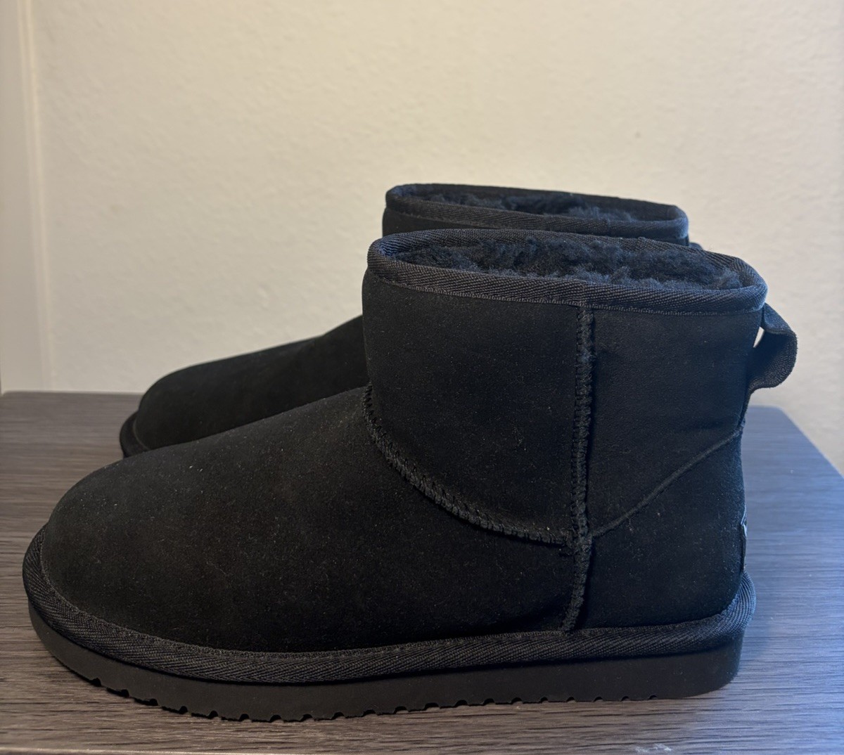 Koolaburra by UGG Black Suede Faux Fur Lined Ankle Bootie Women’s US 7