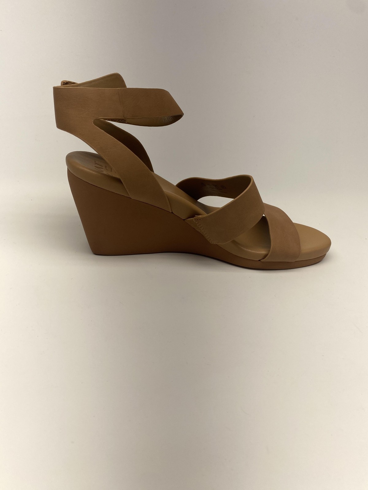 Naturalizer Shoes Womens Size 9.5 Tan Wedge Sandals Ankle Strap Comfort Casual