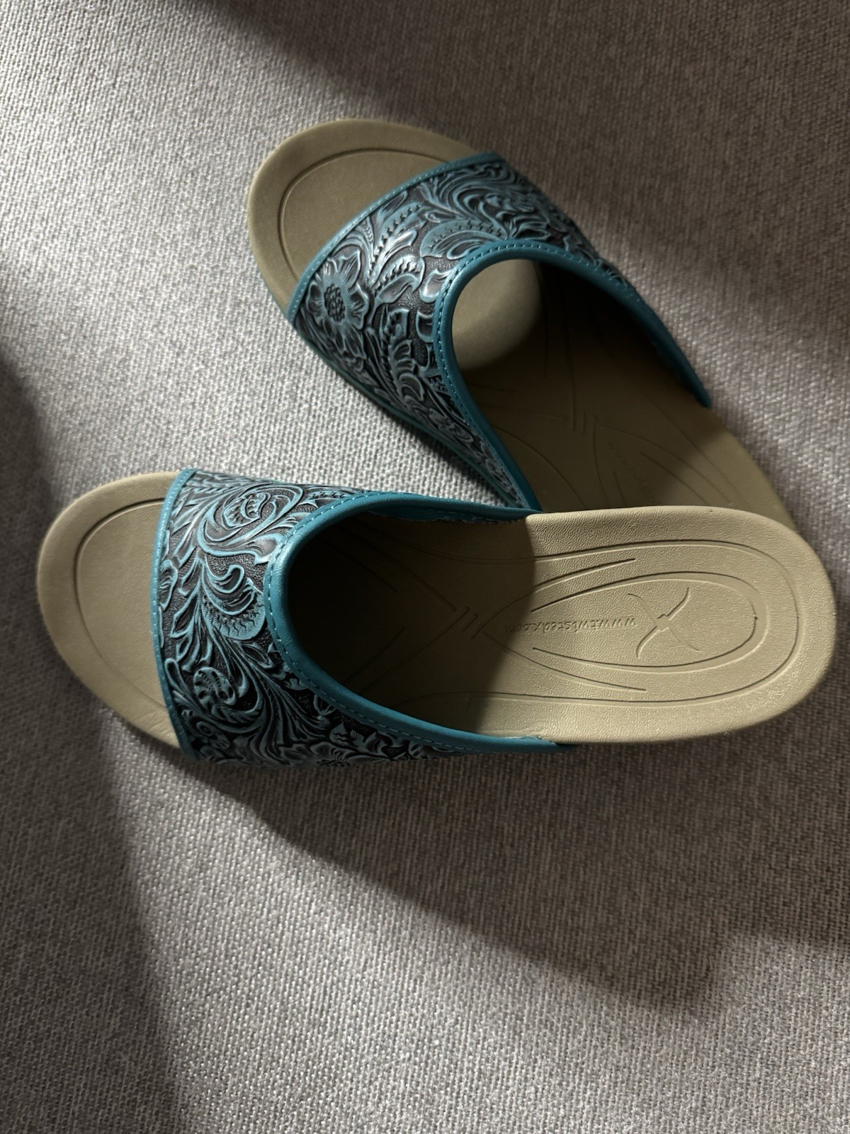 Twisted X Women’s Teal Color Slide Sandals Size 8 Tooled Leather Top Summer Shoe