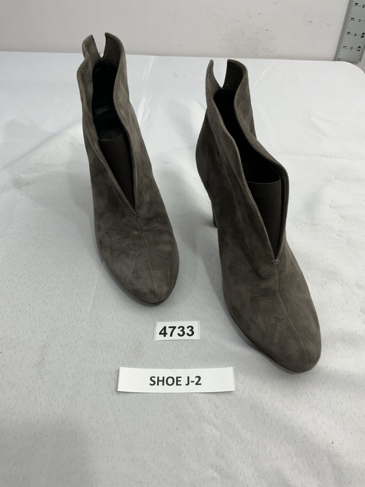 Womans Carvela Comfort Bootie Pull On 8.5/9 Brownish Gray V Front Stacked Heel