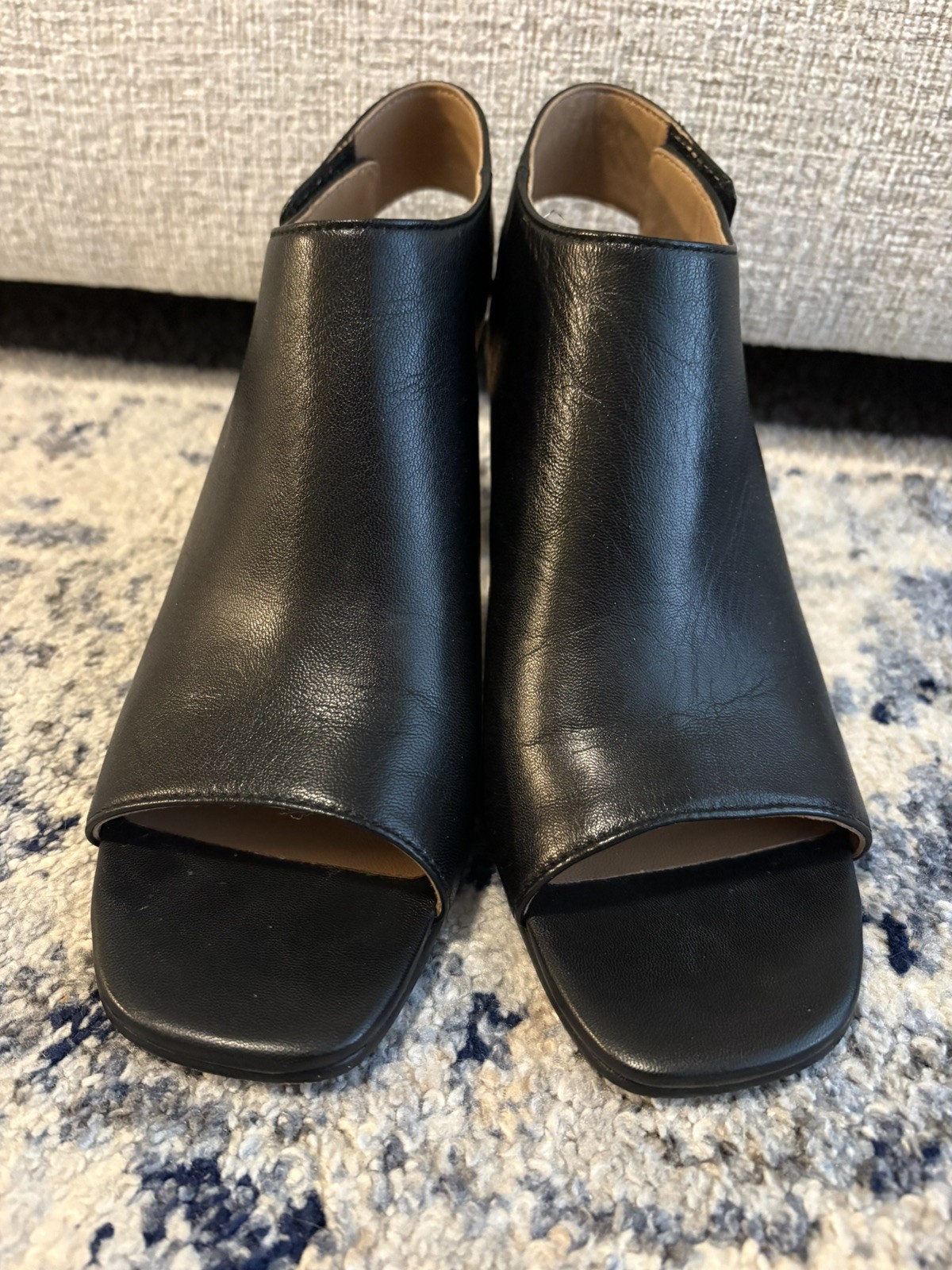 Johnston & Murphy Heels Size 7.5 Peep Toe Black Great Condition