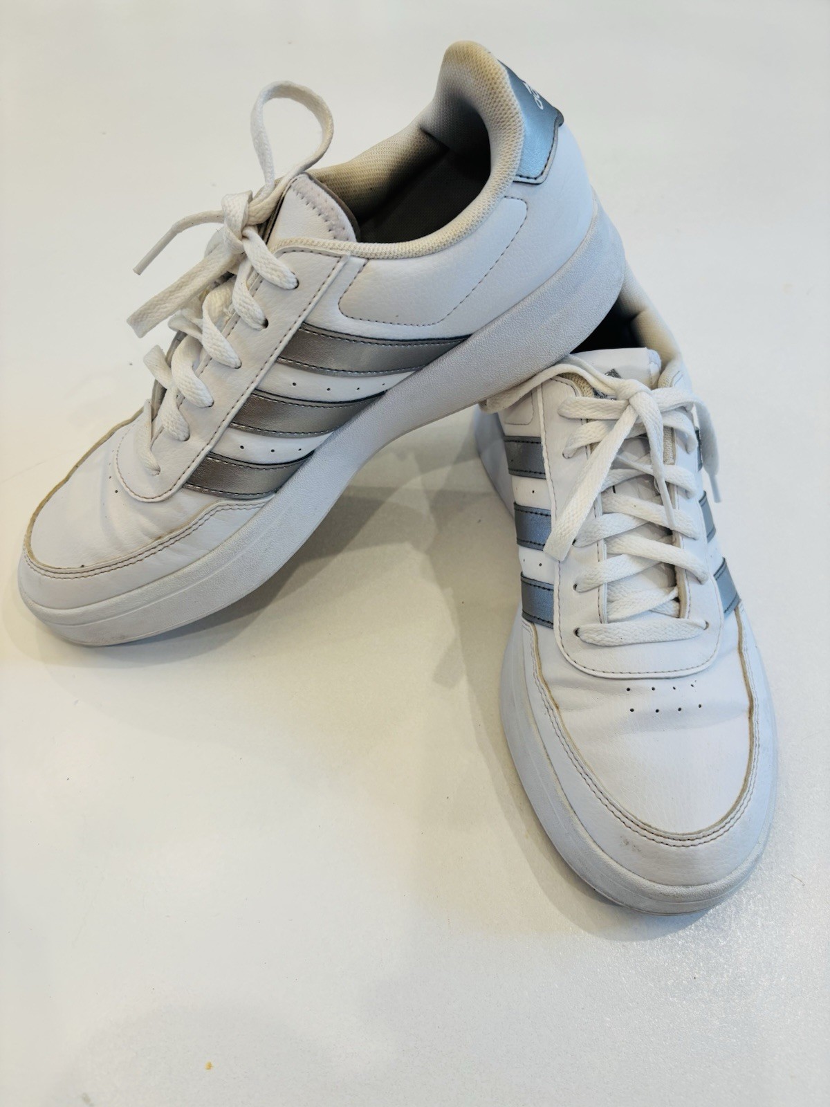 Adidas Breaknet 2.0 Women’s In White & Gray Size 9.5
