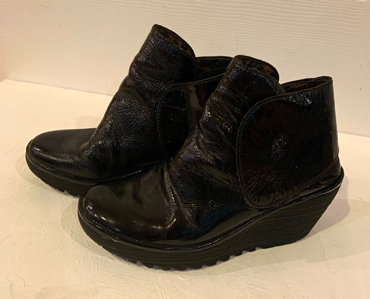 Fly London Black Leather Ankle Bootie Round Toe Slip On Rubber Sole US 6 M