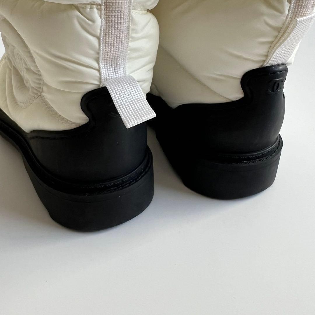 CHANEL Cocomark Embroidered Logo Quilted Down Snow Boots