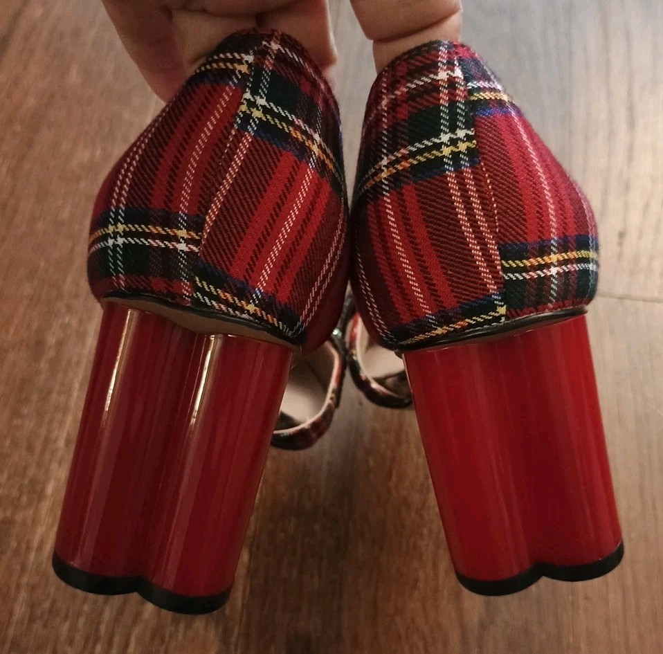 Betsey Johnson Hollie Pumps Red Plaid Rhinestone Bow Heart Shaped 2.5″ Heels 8.5