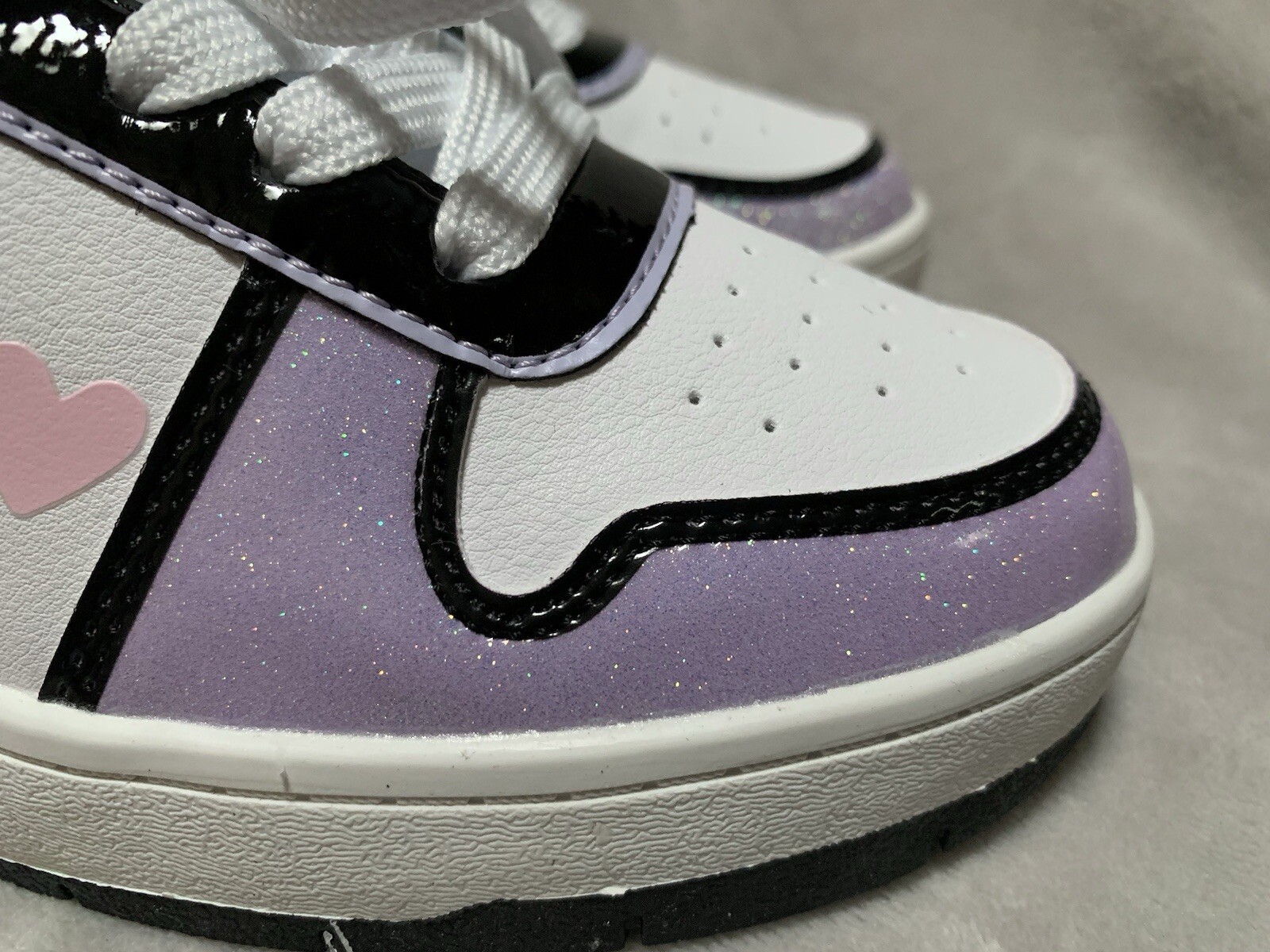 NEW Hello Kitty Women’s Lavender Sparkle Lace-Up Court Sneaker Shoes Size: 6