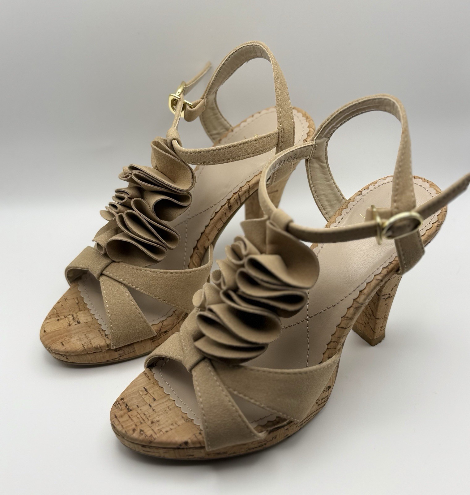Suede Ruffled Cork Platform Sandals Heels Beige Sz 6M FIN Japan 09-7359 Feminine
