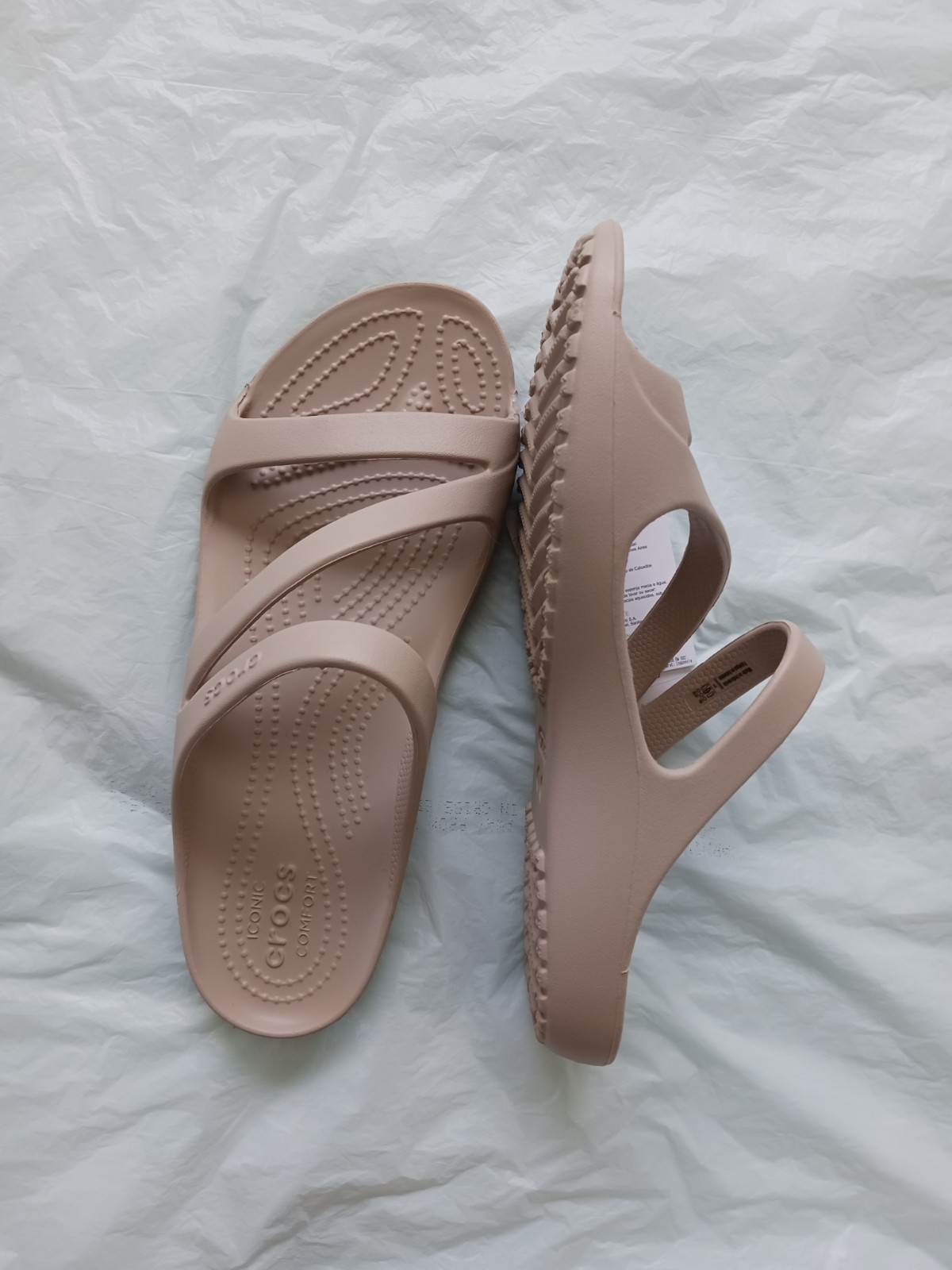 Crocs Kadde II Sandals Women’s Size 8 New with tags.