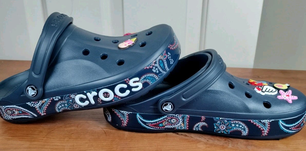 Crocs Baya Paisley Band Clogs Navy Blue Mens 9 Womens 11 Slip On Comfort Charms