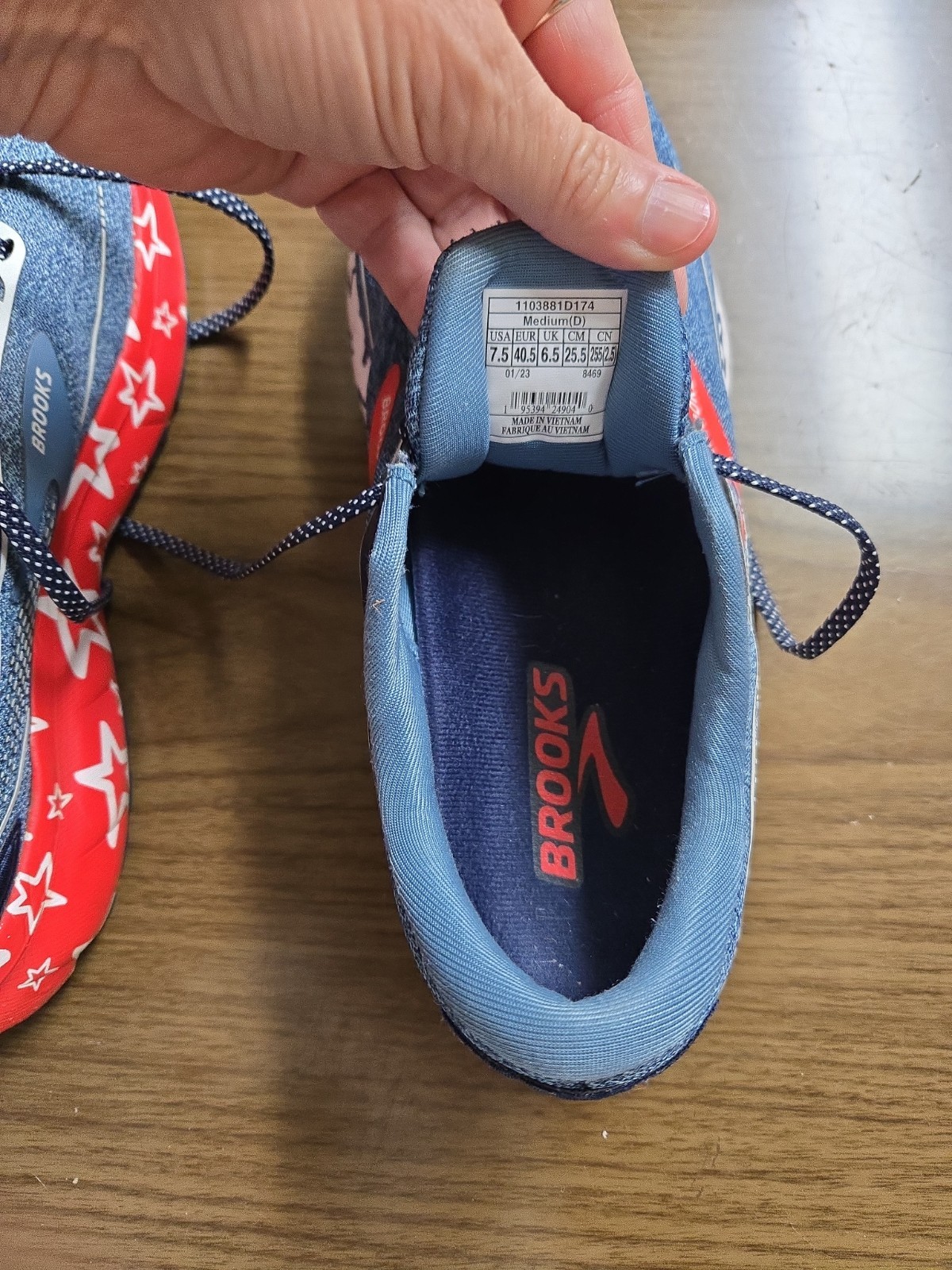 BROOKS Trace 2 USA Stars Limited Edition Running Shoes US Size 7.5 EXCELLENT!