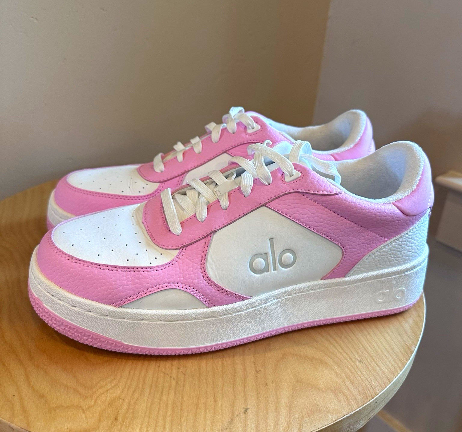 Alo Recovery Mode Leather Sneakers Pink White Women’s 10 Men’s 8.5 EU 41.5