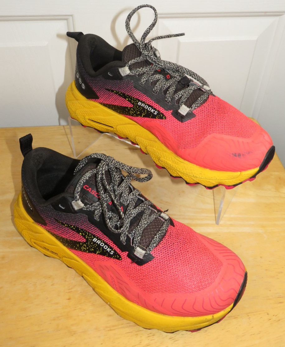 Brooks Cascadia 17 Diva Pink Lemon Chrome Trail Running Hiking Shoes Women’s 7 B
