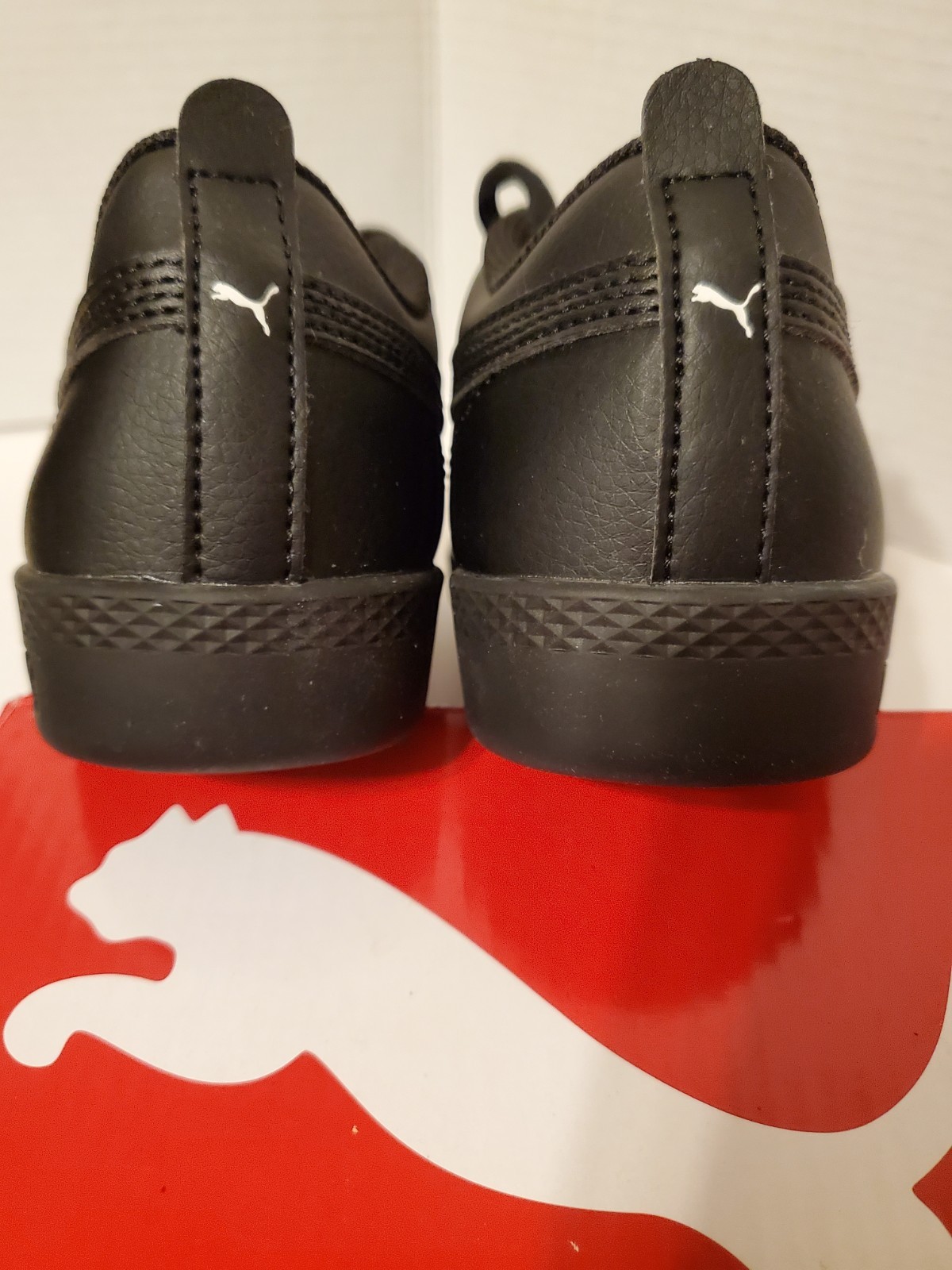 PUMA SMASH V2 L WOMENS * BLACK * SZ 5.5 * NEVER WORN * NEW IN BOX * STYLE 365208