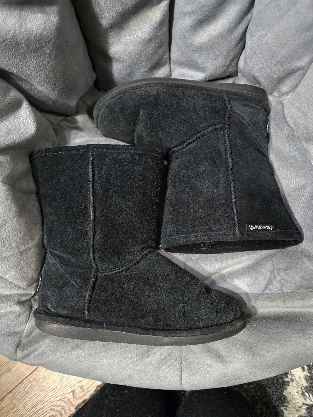 Bearpaw Emma Short 608-W Black Suede Boots W/ Sheepskin & Wool Lining Size 7