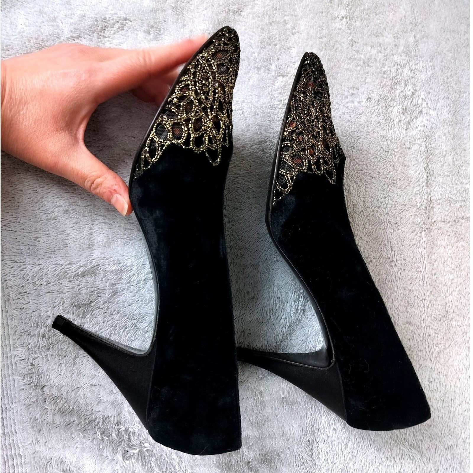 Stuart Weitzman Velvet Gold Lace Pointed Toe Heels Womens 8 AA Black Metallic