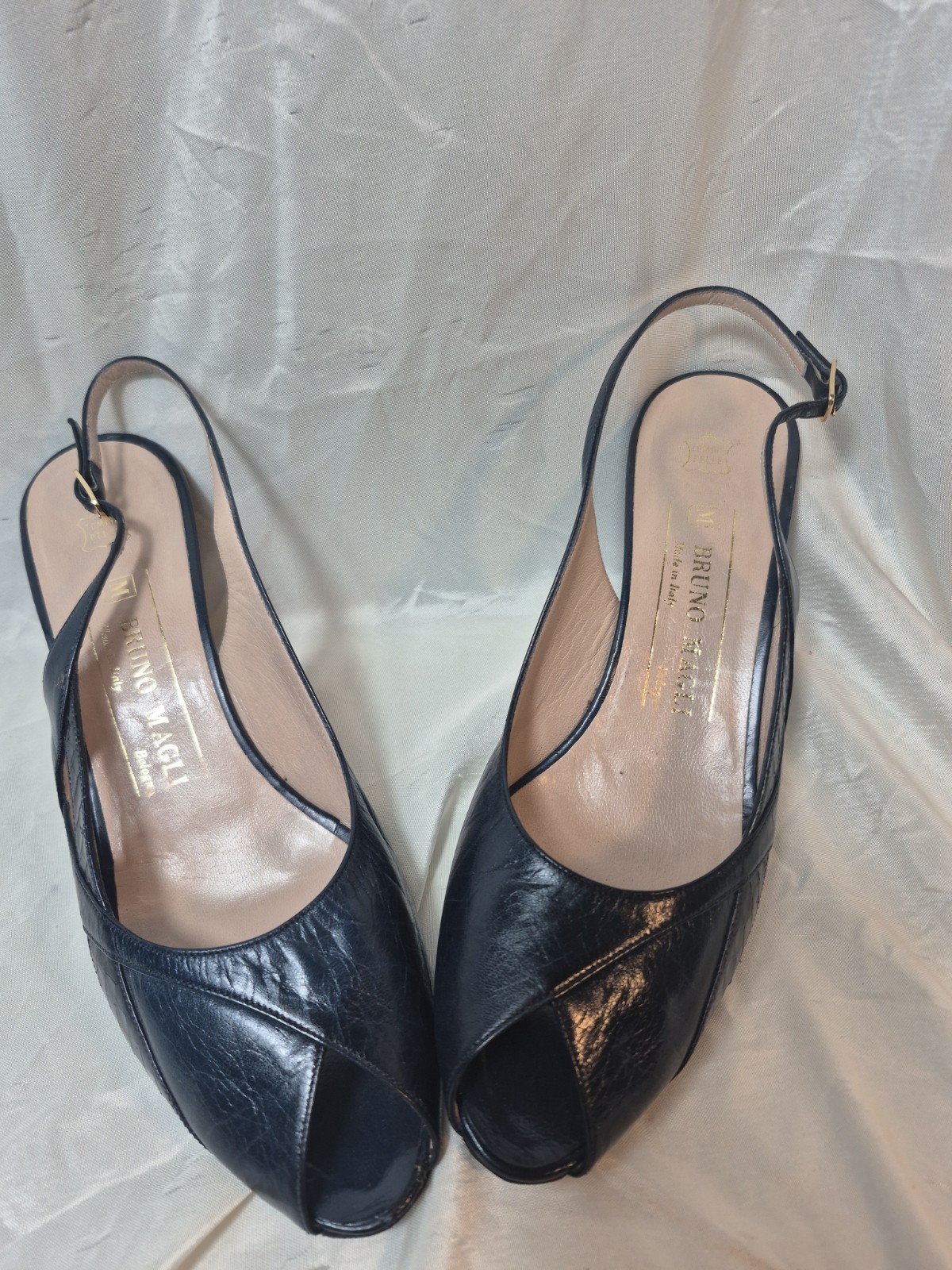 EUC Bruno Magli Peep Toe Sling Back Heels Navy Textured Leather Size 7.5aaa