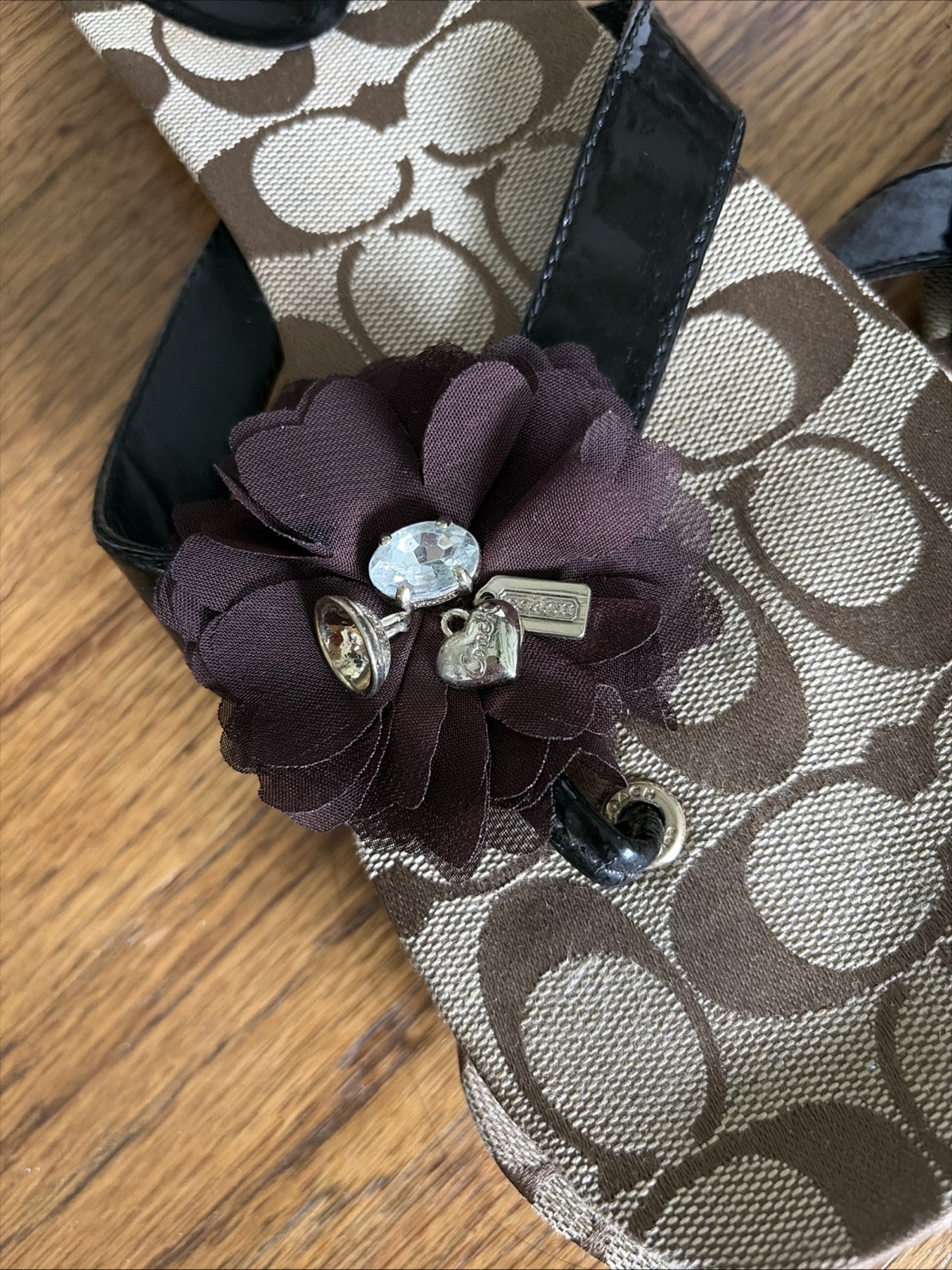 Coach Signature Women’s Leather Thong Sandals Brown/Black Flower Rhinestone 8
